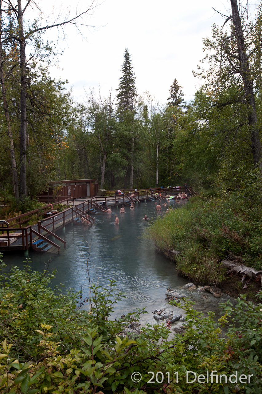 In den Liard Hot Springs badet man inmitten der Natur.